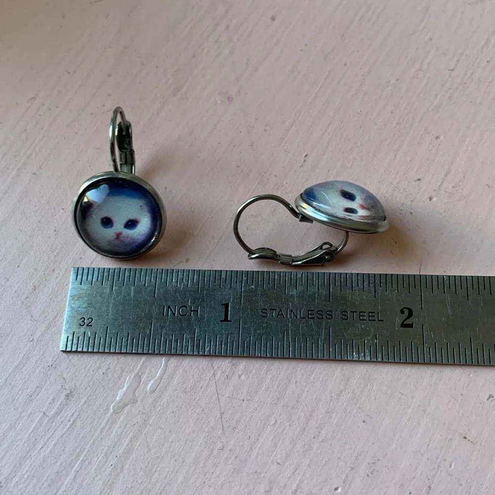 Glass Cat Kitten Earrings - Picture 4 of 4